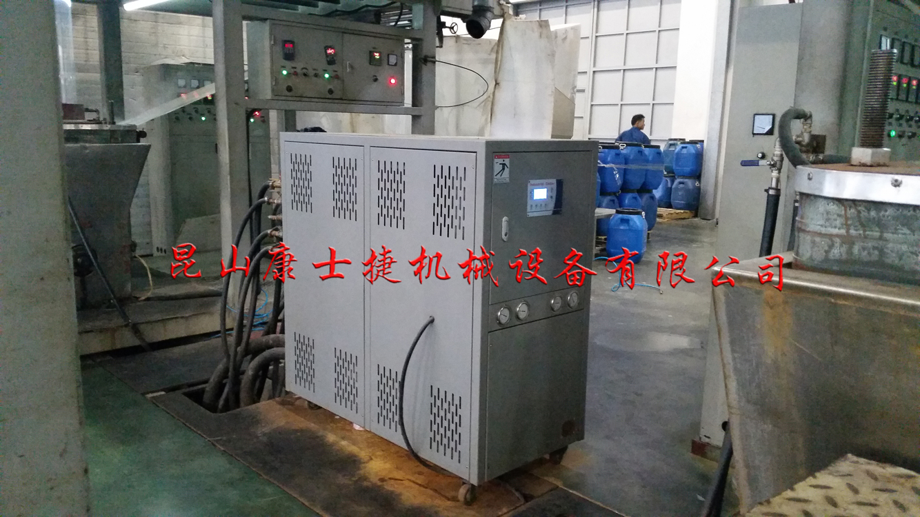 注塑廠(chǎng)用水冷式冷水機現場(chǎng)