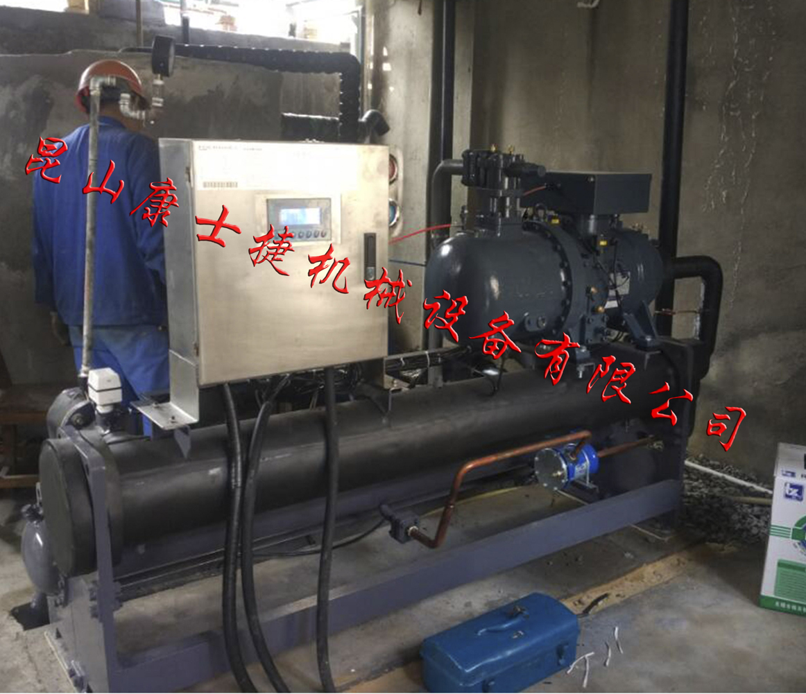 化工反應釜用螺桿式冷水機現場(chǎng)