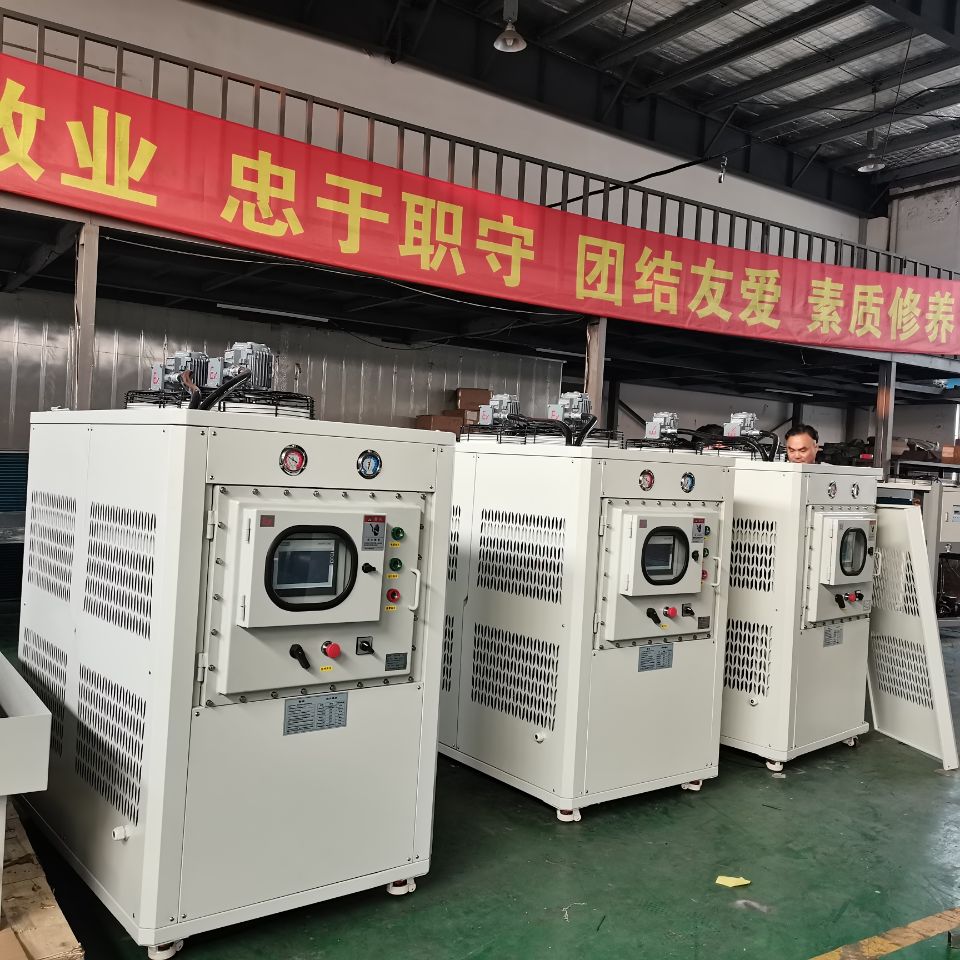 反應釜控溫制冷加熱一體機組設備在選型時(shí)應考慮哪些因素?